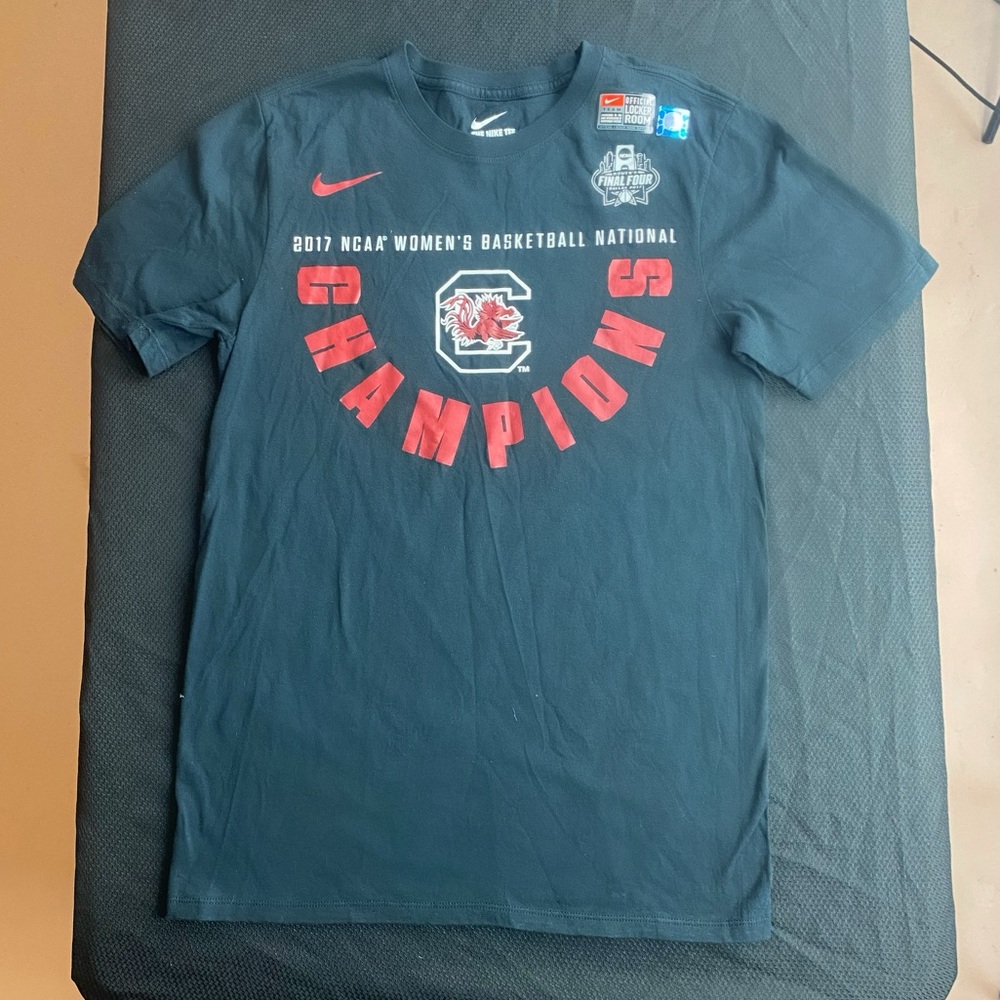 Nike T-Shirt Size Small New